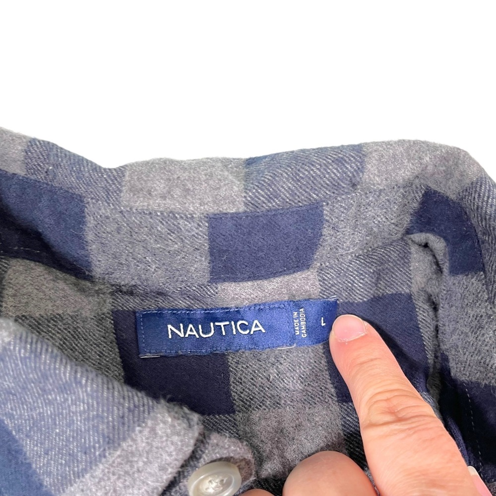Nautica L Grey Navy Blue Flannel Shirt Buffalo Check Plaid Button Down Preppy - Picture 7 of 9